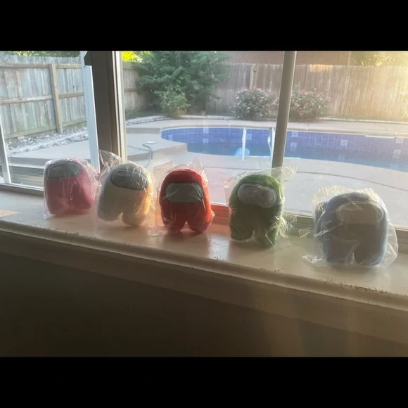 Among us - Picture 1 of 5